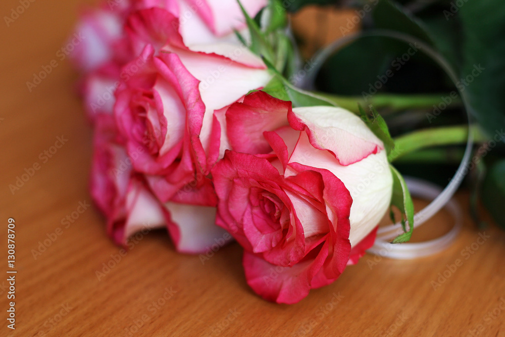 A bouquet of flowers ,composed of roses. A bouquet of flowers ,composed of roses.