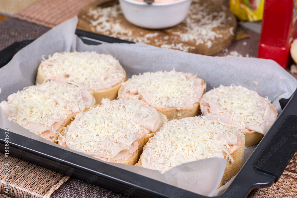 Sandwiches with ham and grated cheese