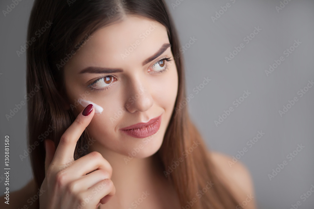 Beauty Skin Care. Beautiful Happy Woman Applying Cosmetic Cream On Clean Face. Closeup Portrait Of Healthy Smiling Female Model With Natural Makeup, Fresh Soft Pure Skin Applying Moisturizing Lotion Beauty Skin Care. Beautiful Happy Woman Applying Cosmetic Cream On Clean Face. Closeup Portrait Of Healthy Smiling Female Model With Natural Makeup, Fresh Soft Pure Skin Applying Moisturizing Lotion