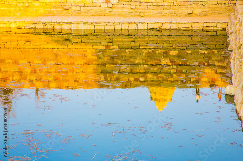 Riflesso di palazzo storico in Hampi, India