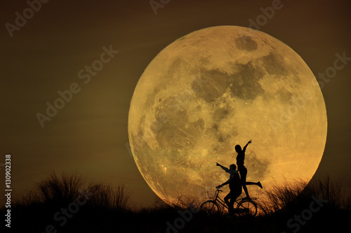 Fototapeta Naklejka Na Ścianę i Meble -  couple biking on moonlight