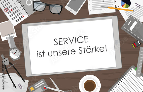 Service ist unsere Stärke - Tablet auf Schreibtisch