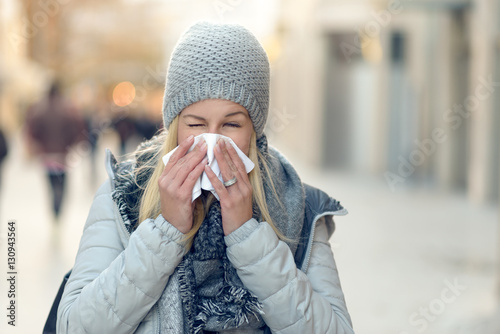 Frau mit einer Erkältung