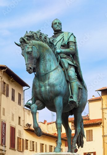 Statue of Cosimo I de Medici photo