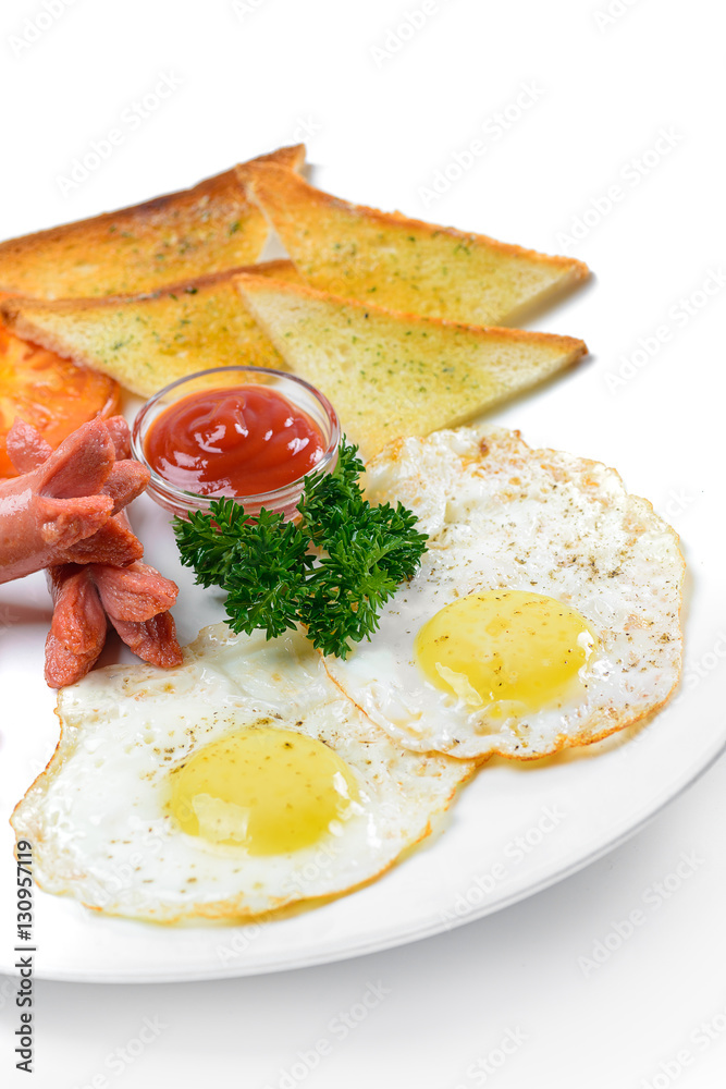 Scrambled eggs with toast and gravy Scrambled eggs with toast and gravy