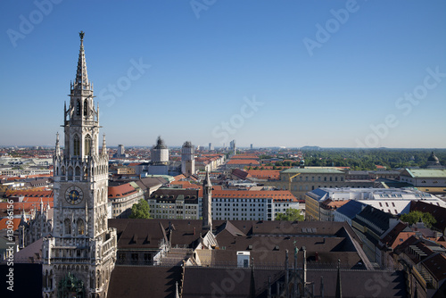 Blick auf das Neue Rathaus und die Stadt München