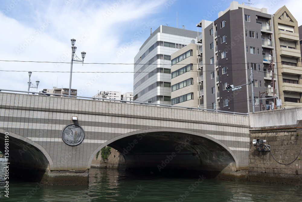 湊橋と東京の都市風景
