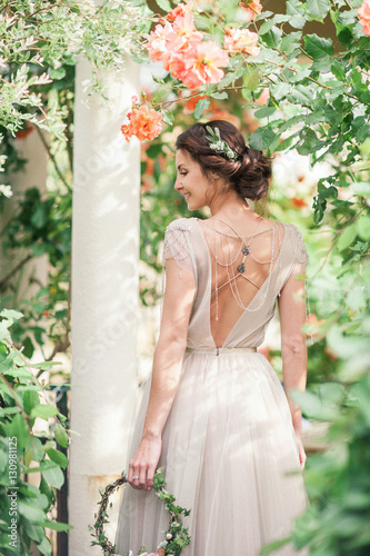 Obraz na płótnie Bride in a beautiful dress with a bouquet of flowers and greener w salonie