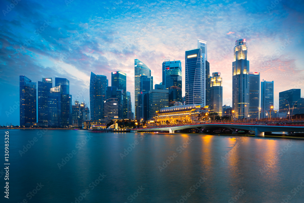 Fototapeta premium Marina Bay o zmierzchu, panoramę miasta Singapur