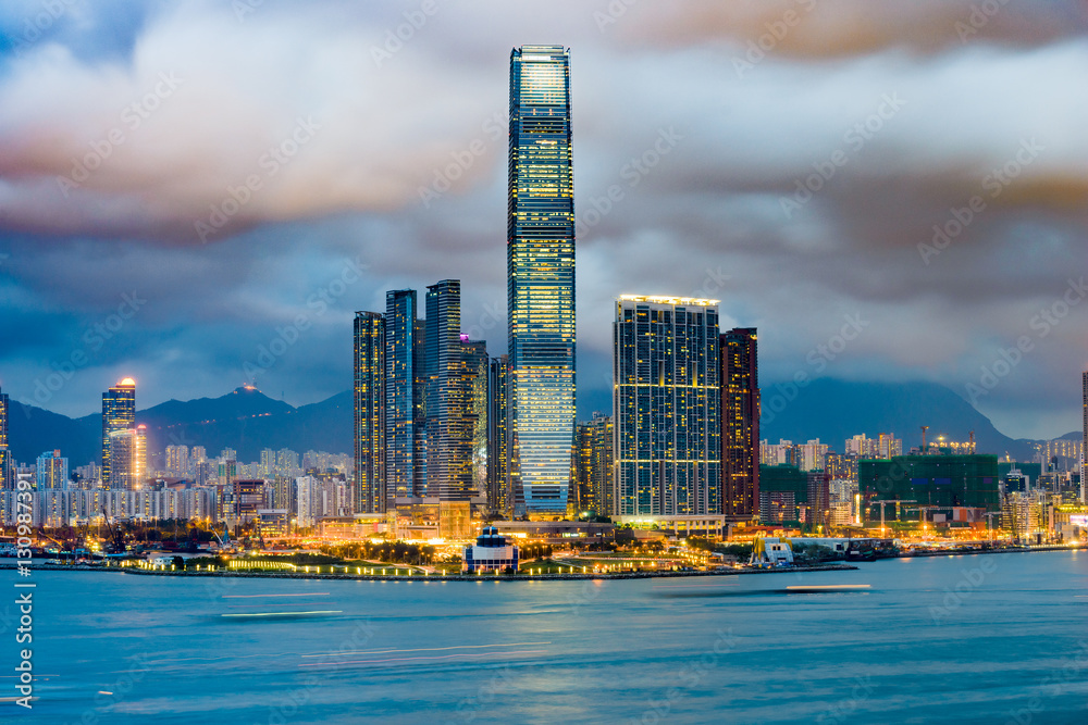 Fototapeta premium Hong Kong, China Cityscape of Kowloon from across Victoria Harbor.