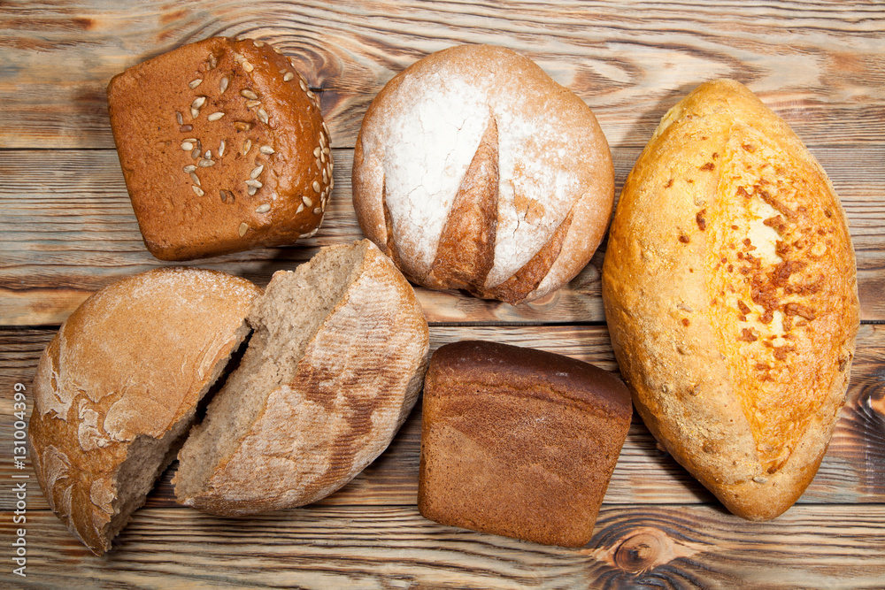 Naklejka premium Bread on a rustic wooden background
