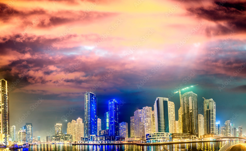 Obraz premium Dubai Marina skyscrapers reflections at sunset, UAE