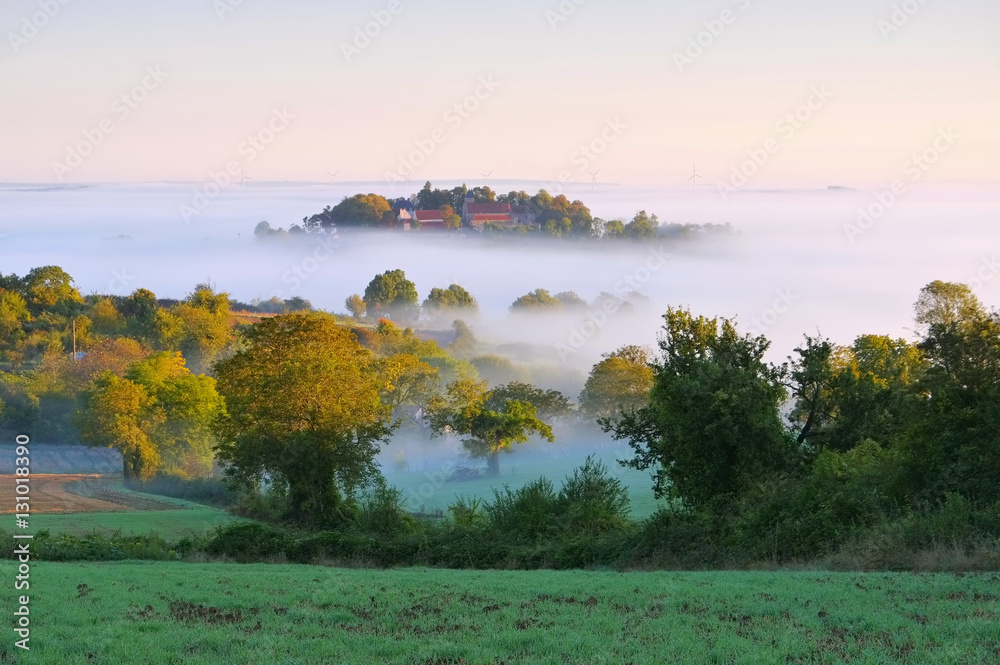 Φωτογραφία Burgund im Nebel  - Burgundy landscape in morning mist
