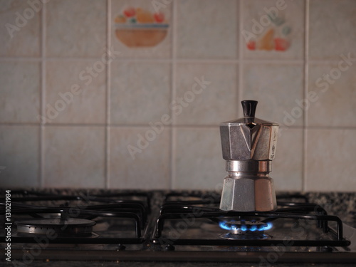 Obraz na plátne Caffettiera sul fuoco, preparazione del caffè