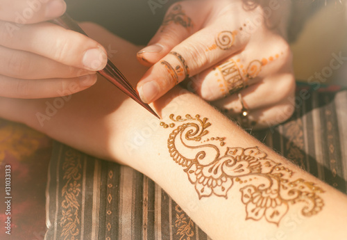 process to draw mehendi