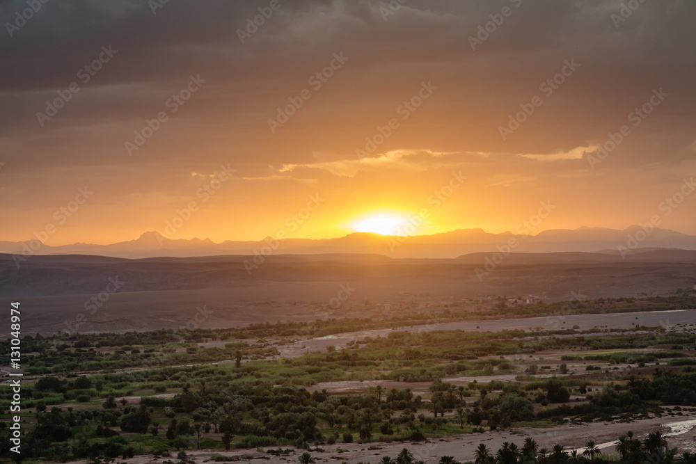 Naklejka premium Sunset over the landscape around Ouarzazate