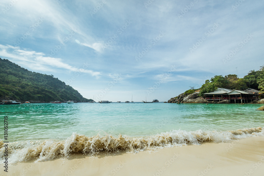 Fototapeta premium Wave at Ko Racha Yai