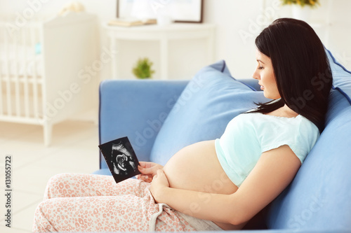 Young pregnant woman with u...