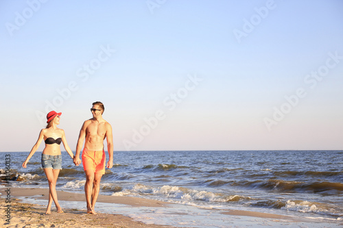 Lovely couple on tropical b...