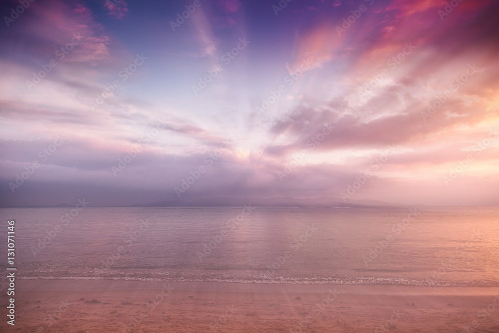 Naklejka premium Beautiful blurred background with bright pink blurred sunset on