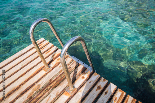 Access to the sea from the wooden pontoon bridge.