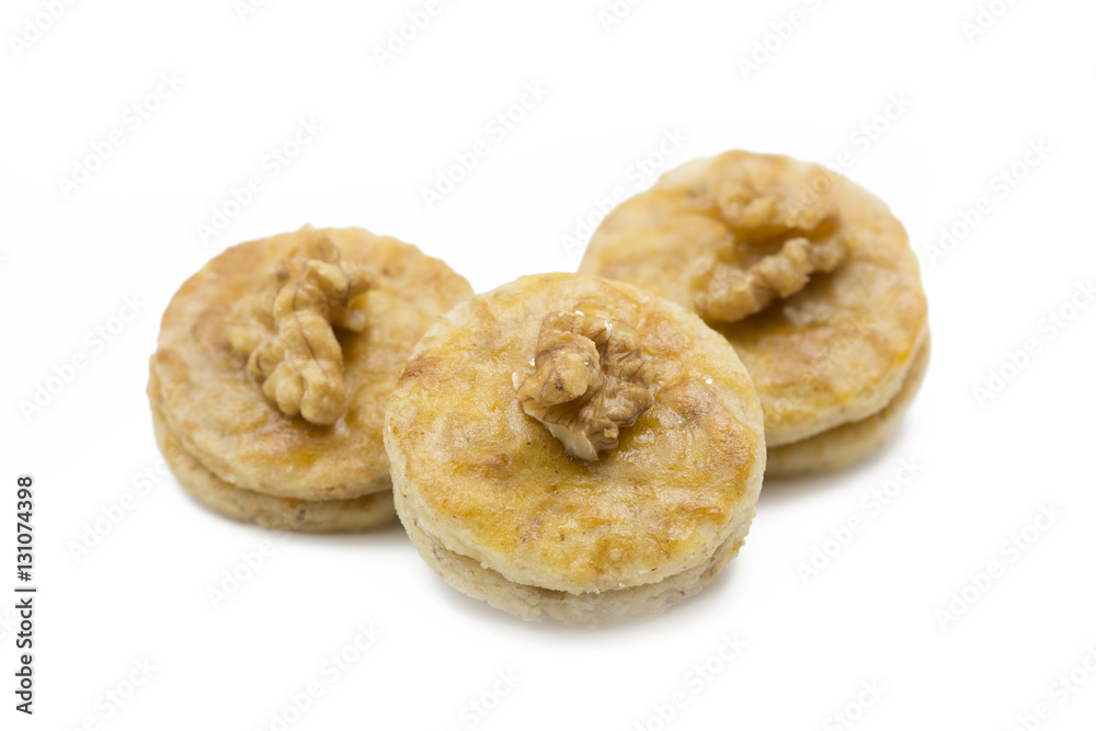 Wallnuss-Aprikosen- Plätzchen, Aufnahme mit kleiner Schärfentiefe Wallnuss-Aprikosen- Plätzchen, Aufnahme mit kleiner Schärfentiefe