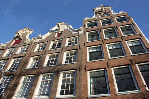 Maisons à pignons dans le vieil Amsterdam, Pays-Bas © JFBRUNEAU