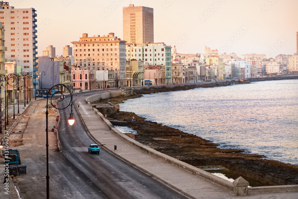 Obraz premium Nabrzeże Hawany Malecon. Kuba, Ocean Atlantycki