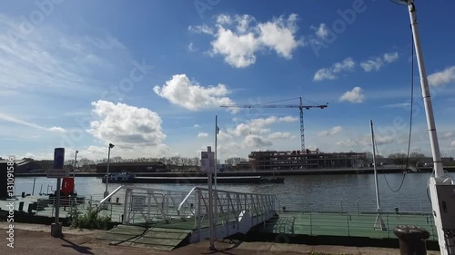 Peniche sur la seine