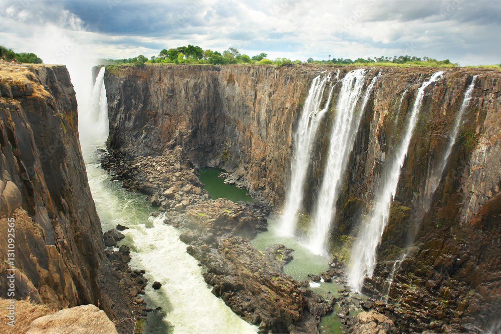 Fototapeta premium Victoria Falls in Zimbabwe on the Zambezi River 
