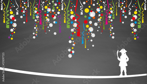 Karneval | Luftschlangen und Konfetti auf Schiefertafel