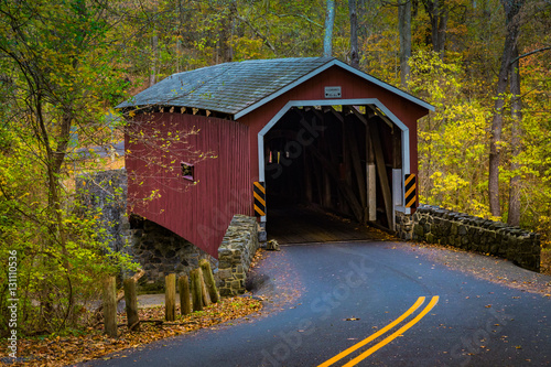 Canvas Print Red Covered Bridge in the Lancaster County Park