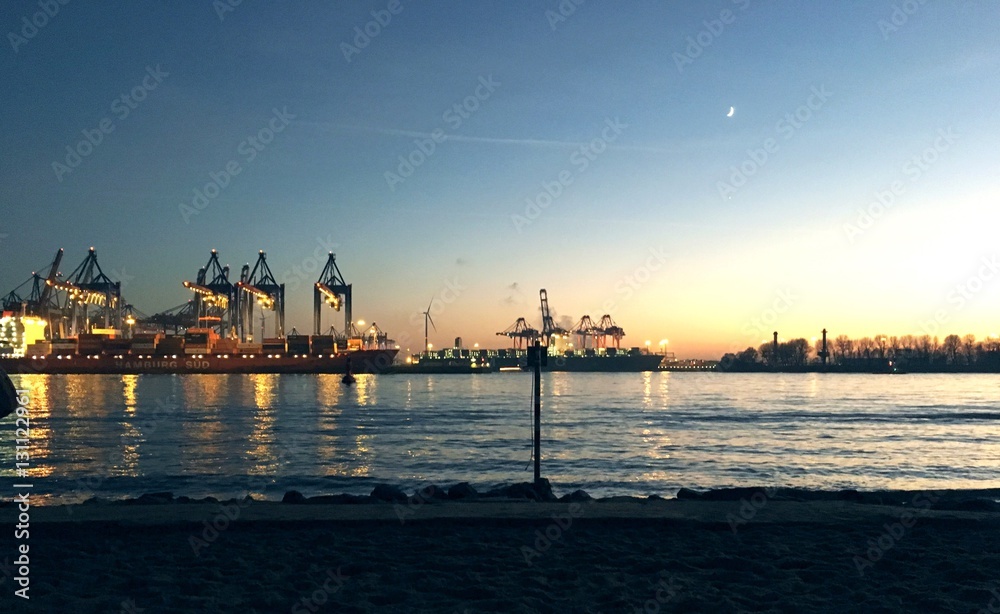 Fototapeta premium Hafen Dämmerung
