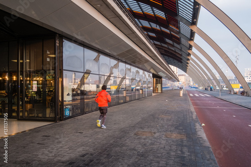 Jogging alongside the Amsterdam IJ