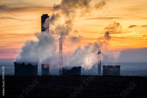 Dymiące kominy elektrowni na Górnym Śląsku photo