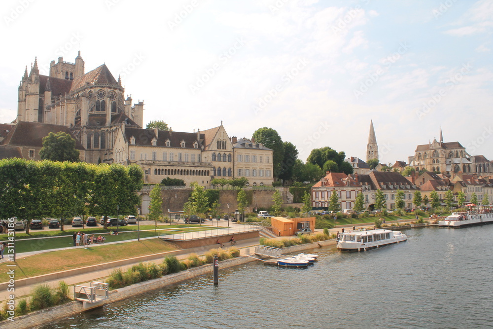 Fototapeta premium Auxerre, ville d'art et d'histoire, France