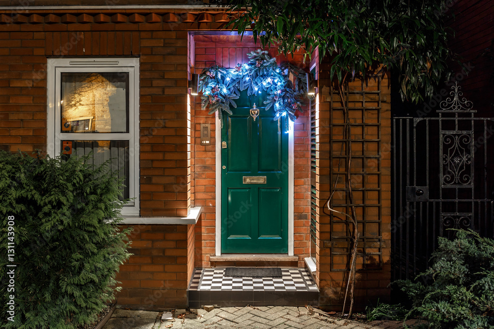 Obraz premium Dom urządzony na Boże Narodzenie w Londynie