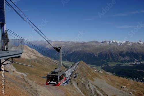 Die Piz Nair Seilbahn bei St. Moritz im Oberengadin 