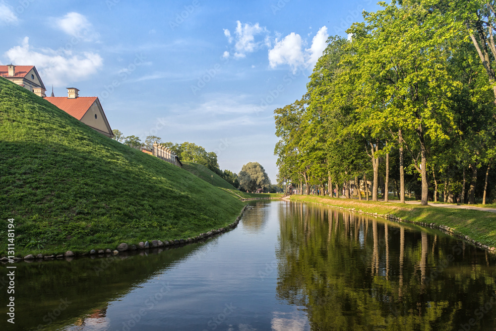 Obraz premium Ancient restored castle with a moat in the Nesvizh city.