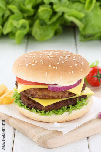 Double Cheeseburger Hamburger frisch Fleisch Käse Tomaten Salat