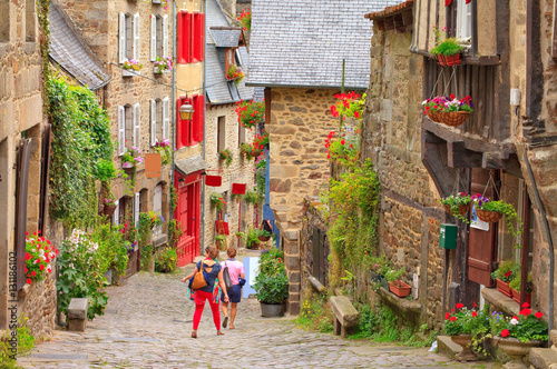 Vieilles maisons dans la rue du jerzual, ville de Dinan, Bretagne