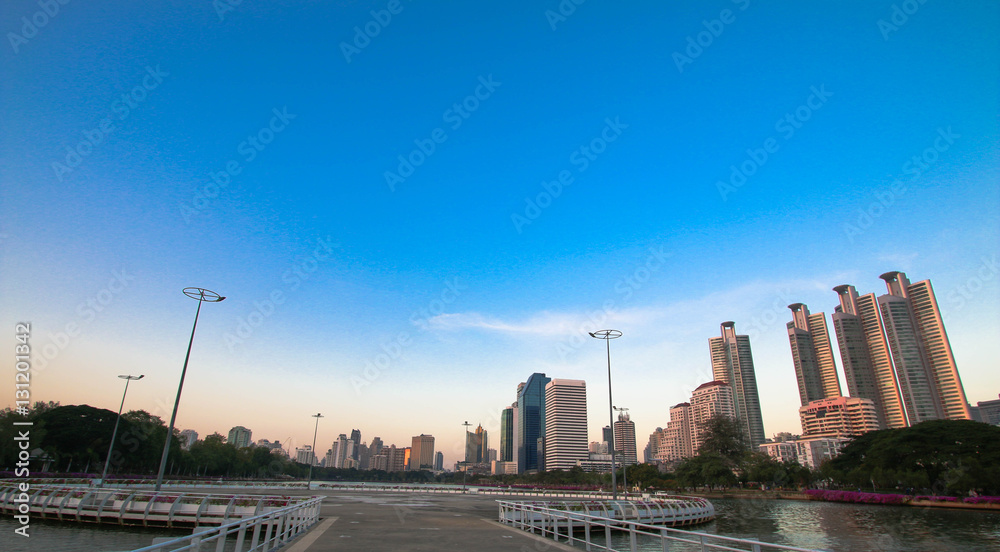 Fototapeta premium Bangkok cityscape twilight at benjakitti public park, Thailand.