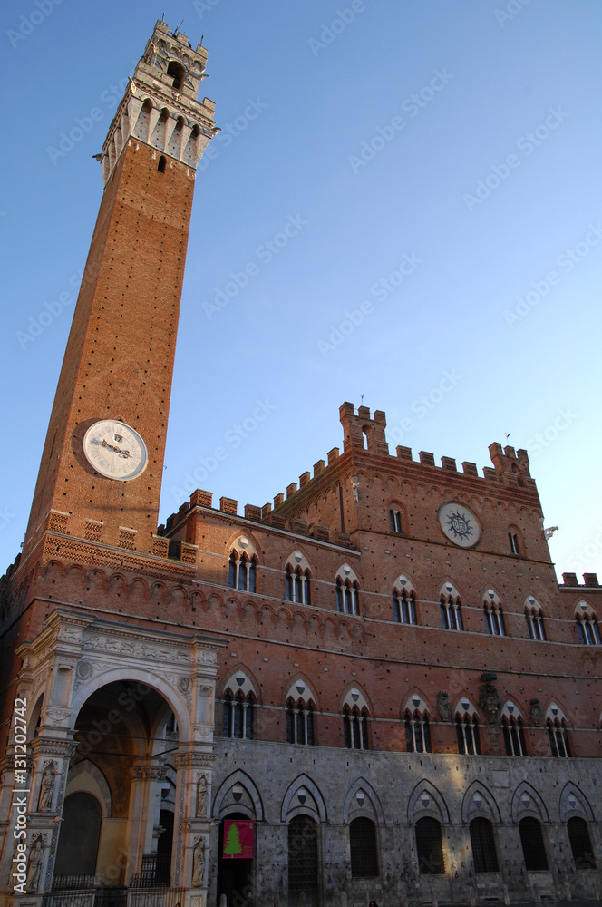 Piazza del Campo with Torre del Mangia, Siena, Tuscany, Italy.