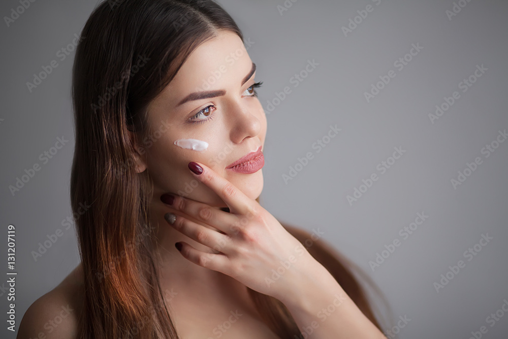 Beautiful Young Woman with Clean Fresh Skin. Close up Portrait. Fashion Model Girl Face. Perfect Skin. Professional Makeup. Fashion shiny highlighter on skin, sexy gloss lips. Perfect manicure. Beautiful Young Woman with Clean Fresh Skin. Close up Portrait. Fashion Model Girl Face. Perfect Skin. Professional Makeup. Fashion shiny highlighter on skin, sexy gloss lips. Perfect manicure.