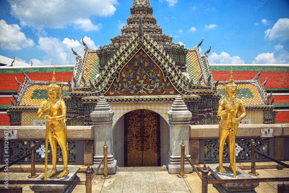 Fototapeta premium Guardian Statues in the Temple