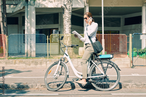 Fototapeta Naklejka Na Ścianę i Meble -  E-bike commuter on a business call