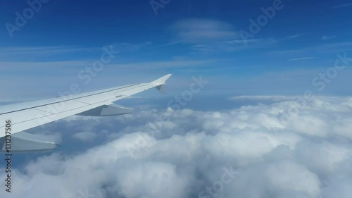 Flug über den Wolken in 4K UHD