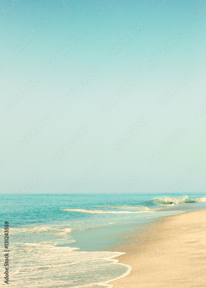 Naklejka premium Vintage letnia plaża