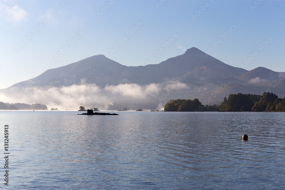 朝靄の檜原湖