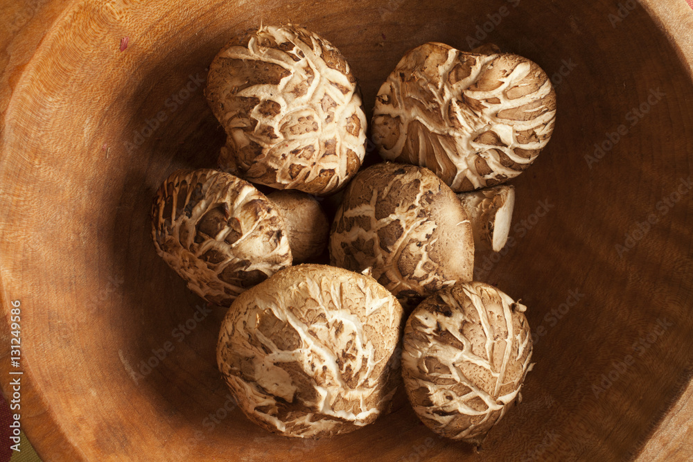 whole, fresh shiitake mushrooms showing the dannko patter